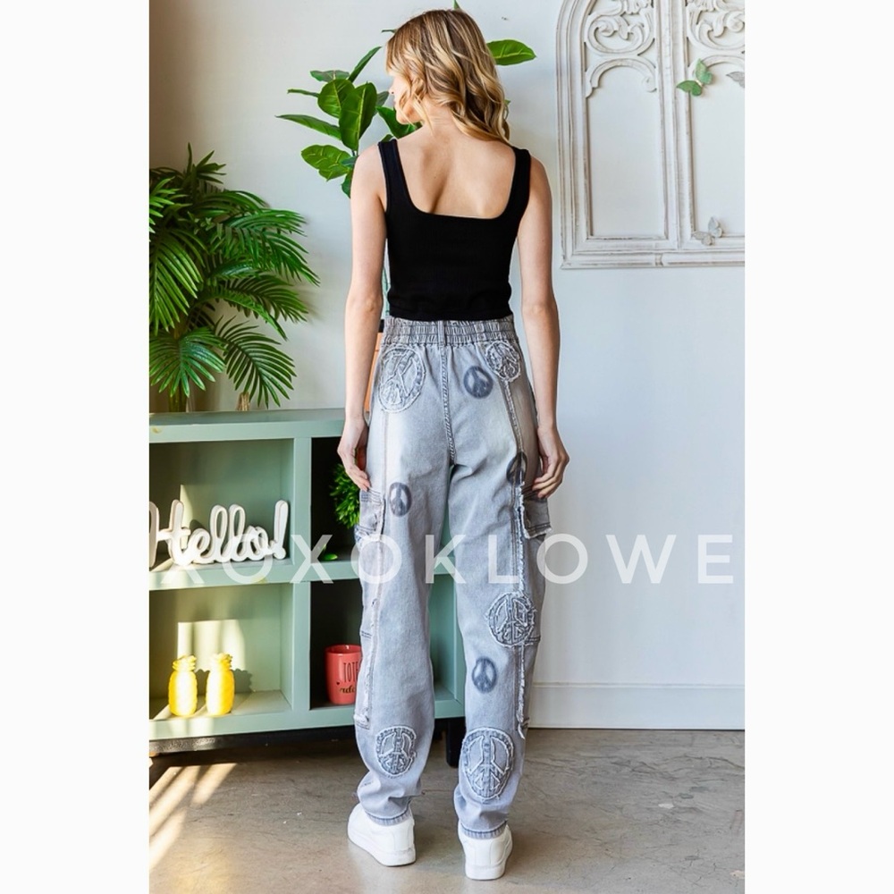 Oli & Hali Peace Sign Patch Frayed Edge Cargo Jeans Relaxed Fit - Picture 4 of 16